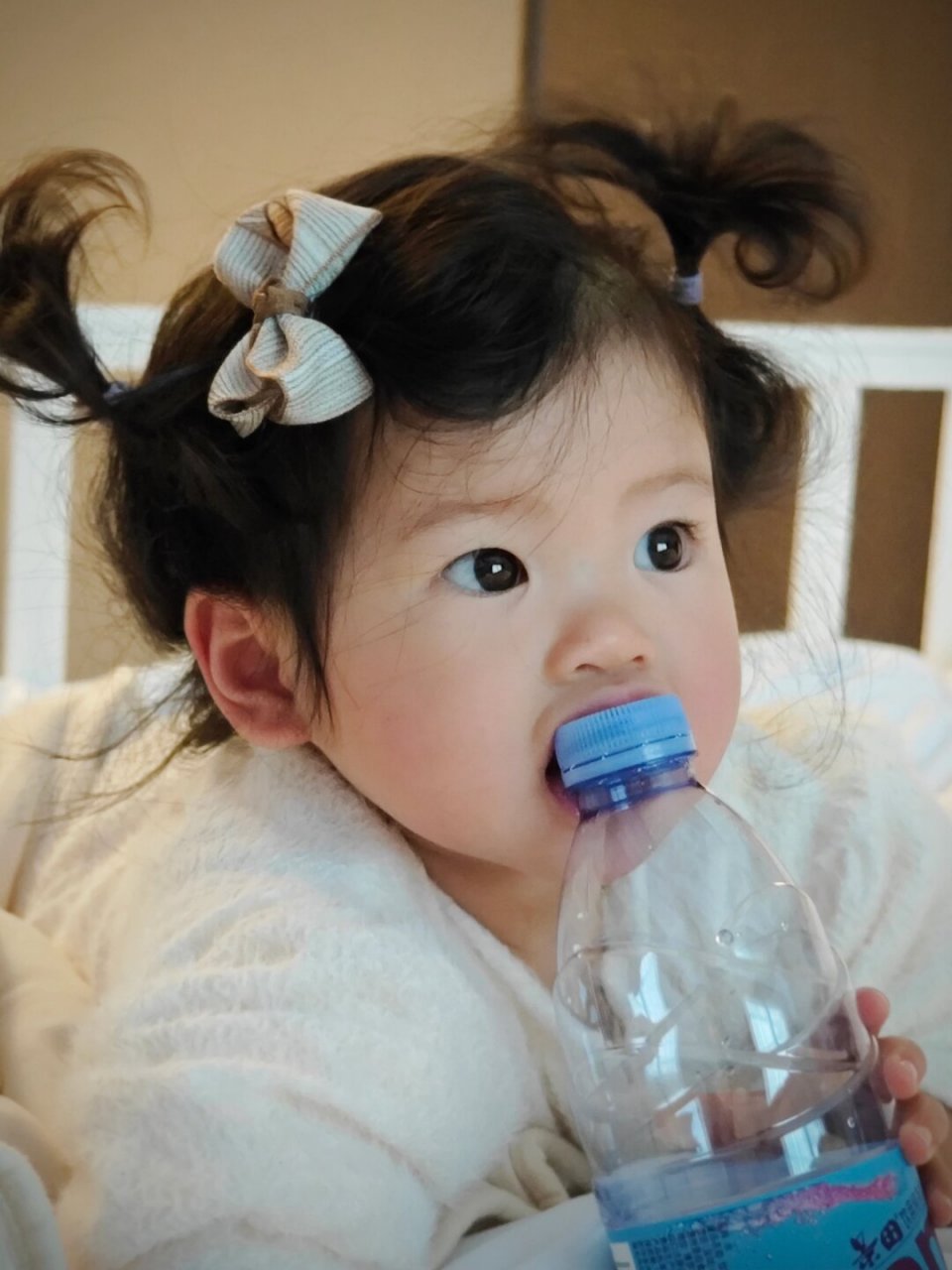 娃刚睡醒的限定发型  每次看到宝贝刚睡醒的样子,总是忍不住笑出声来.