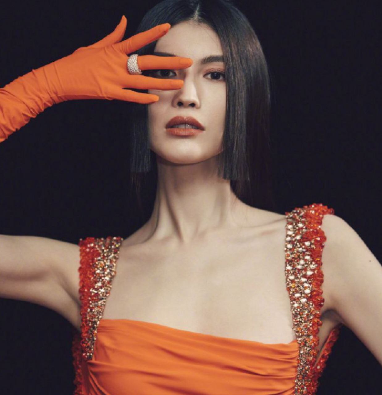 何穗的礼服照,这身材真不是一般的好!