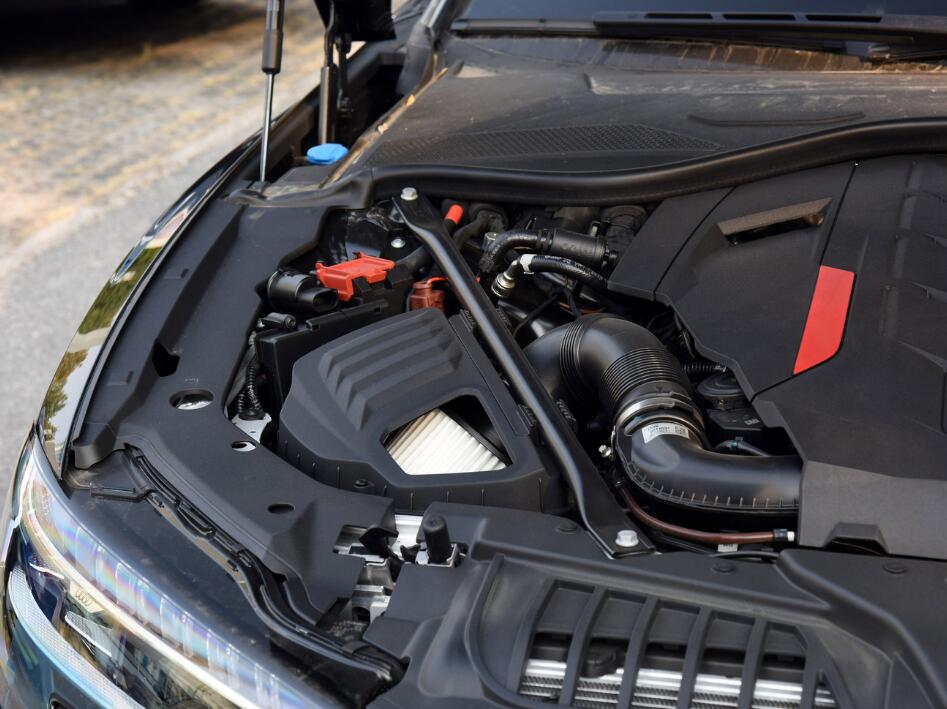 奥迪s8使用几缸发动机?