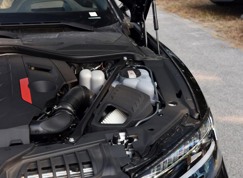 奥迪s8使用几缸发动机?