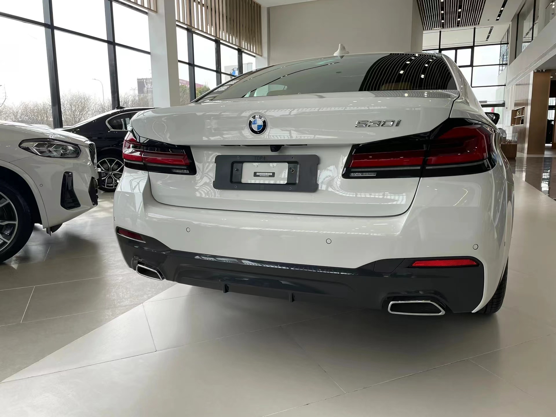 0t 245马力!23款宝马530i风尚版