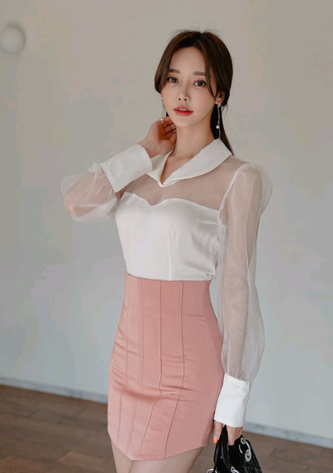 孙允珠:淡粉胭脂春雪美人曼莎及膝裙