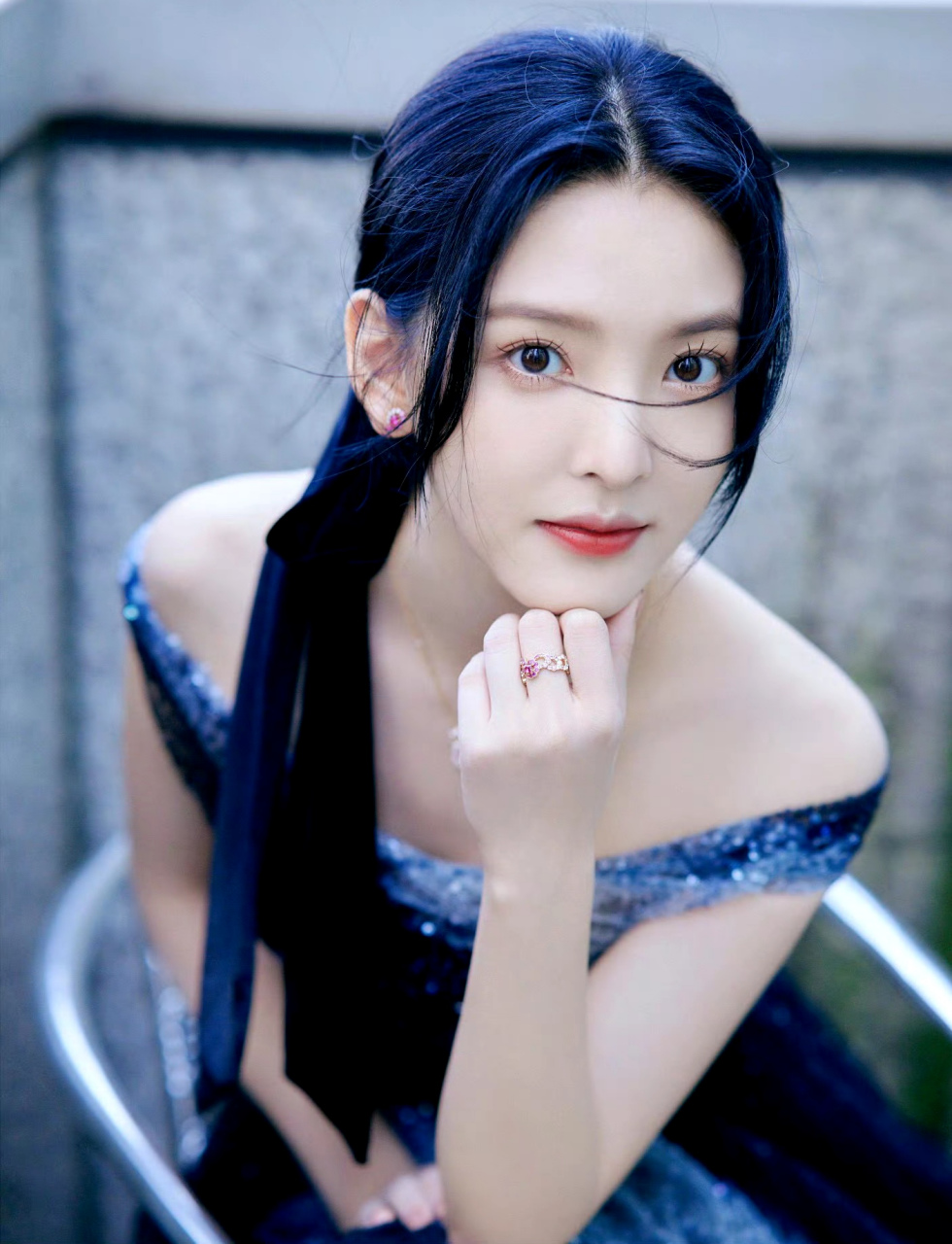 章若楠最新图集,身穿蓝色裙子美翻了!