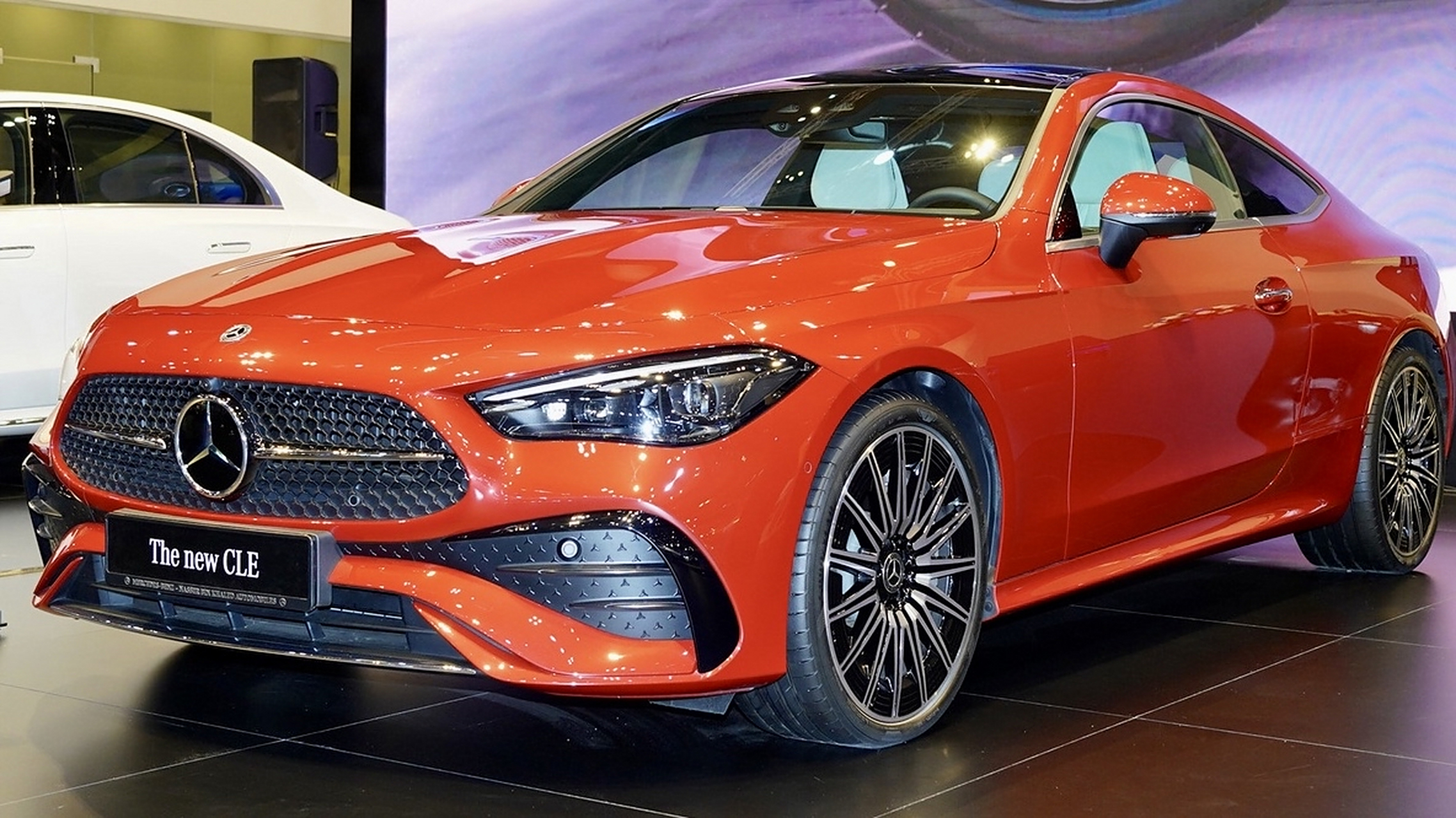 豪华兼大气,时尚兼运动,奔驰cle单开门运动轿跑展台车身外观实拍图