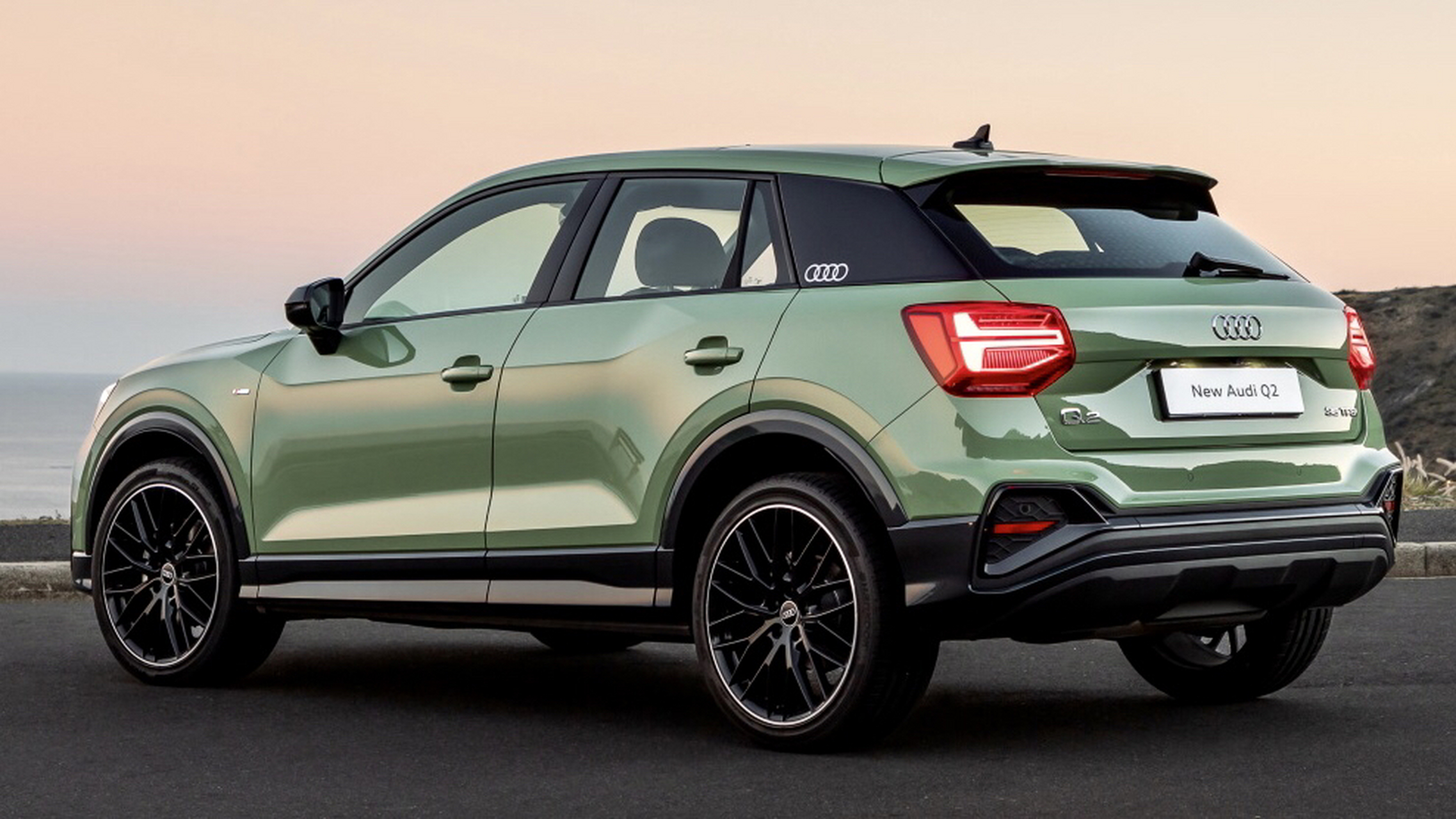 全新奥迪q2,一款紧凑型,经济实用型suv,靓丽精致的外观比较合适追求