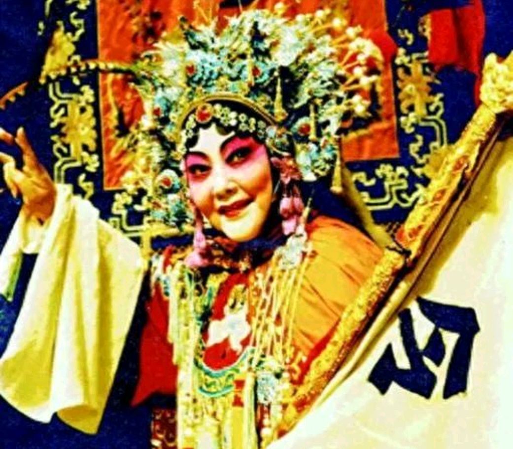 豫剧大师马金凤,曹县人,"帅旦"的开创者,享年100岁,葬于新郑