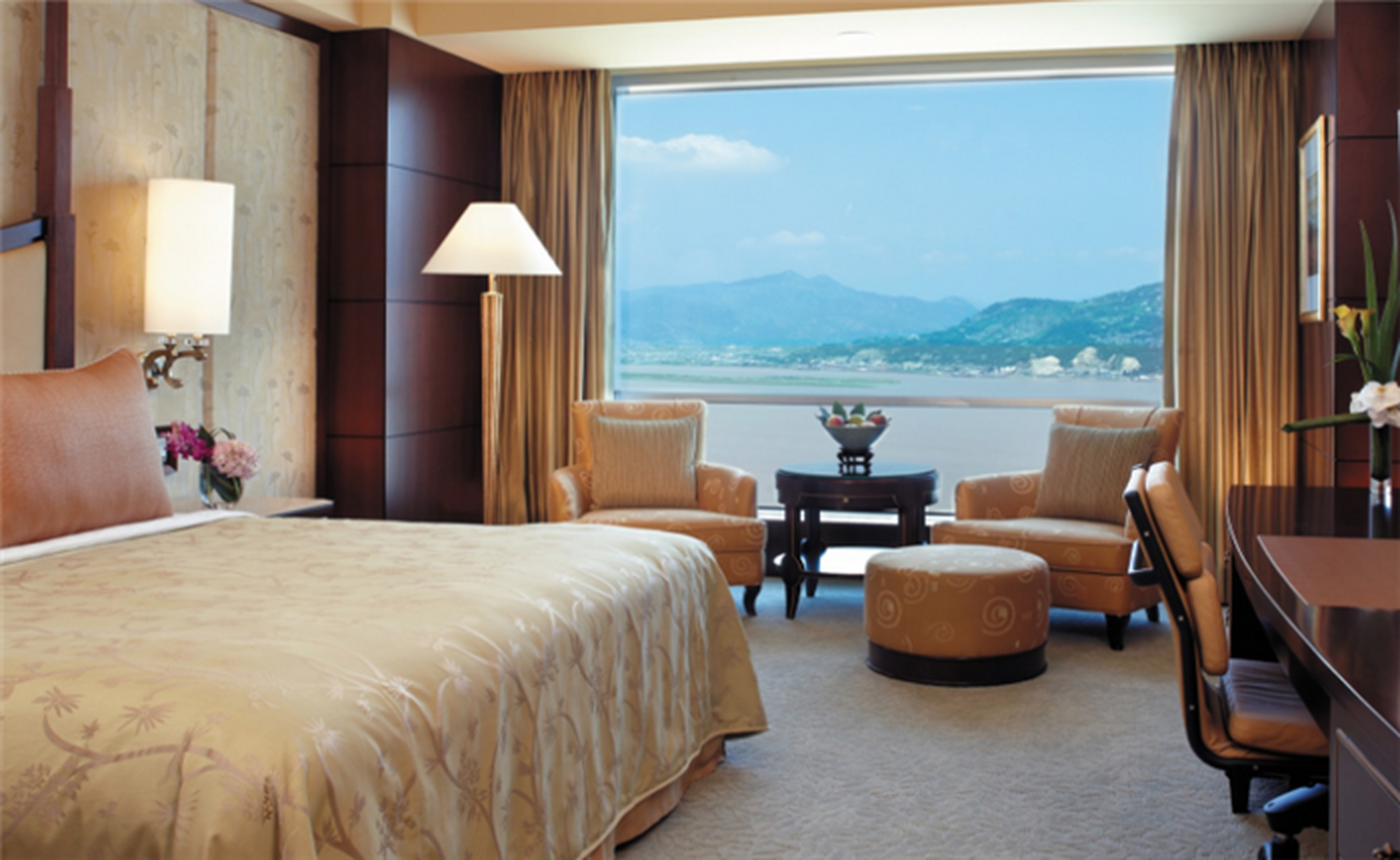 南宁邕江宾馆位于南宁市繁华商业中心的安静地带,是商务活动,起居饮食