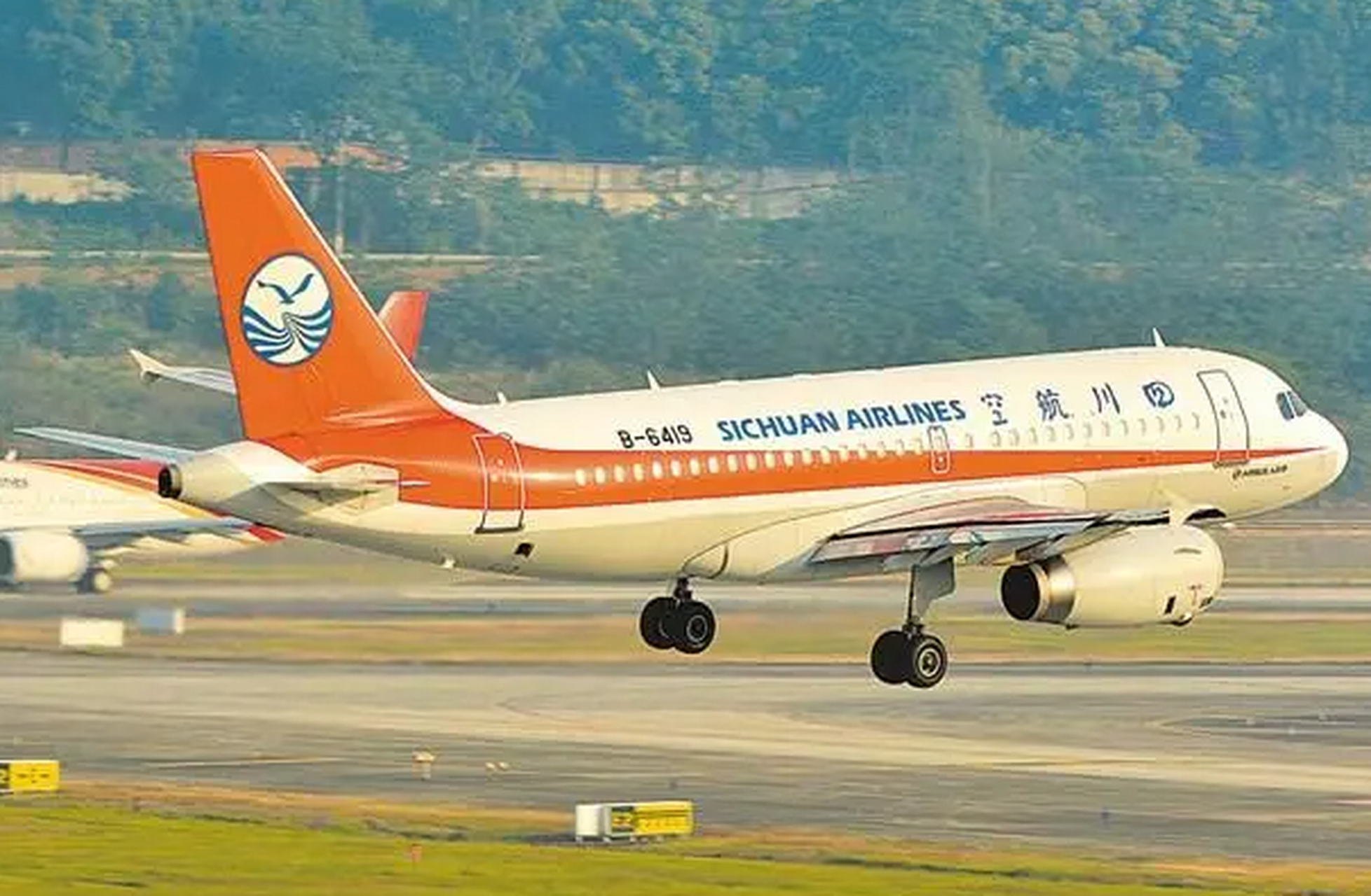 四川航空一架飞机在执行航班任务时遇到引气故障,挂出7700紧急代码