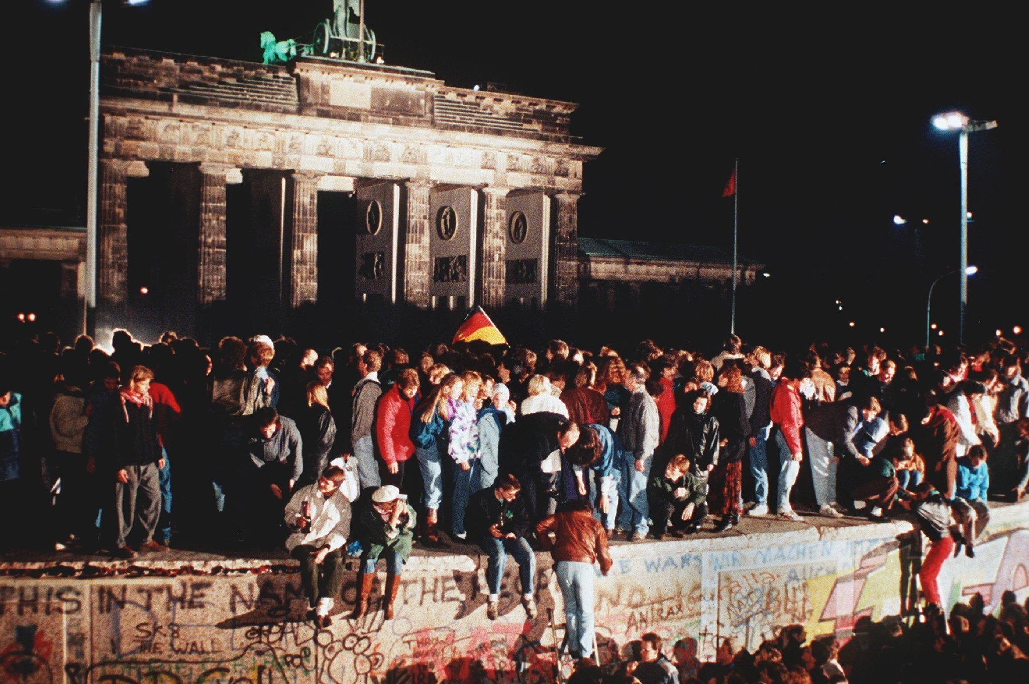 柏林墙倒塌是哪一年?带来了哪些历史影响?