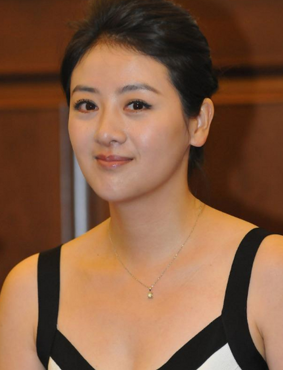 年龄相差6岁,事业尚未起步的经超和李琳携手共度难关.