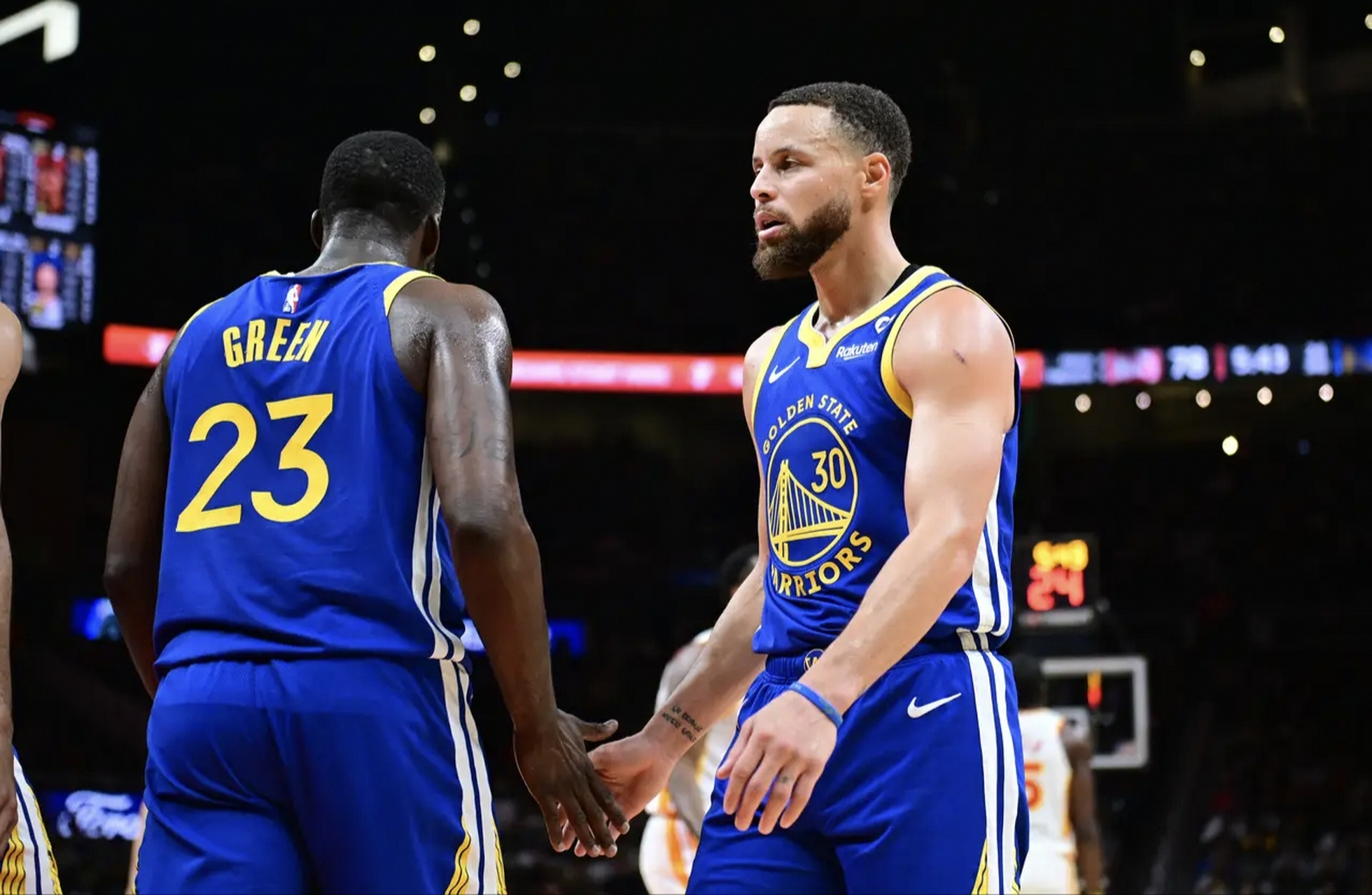 nba#   勇士防守核心追梦格林遭遇膝盖伤病,他大概率将缺席下场比赛