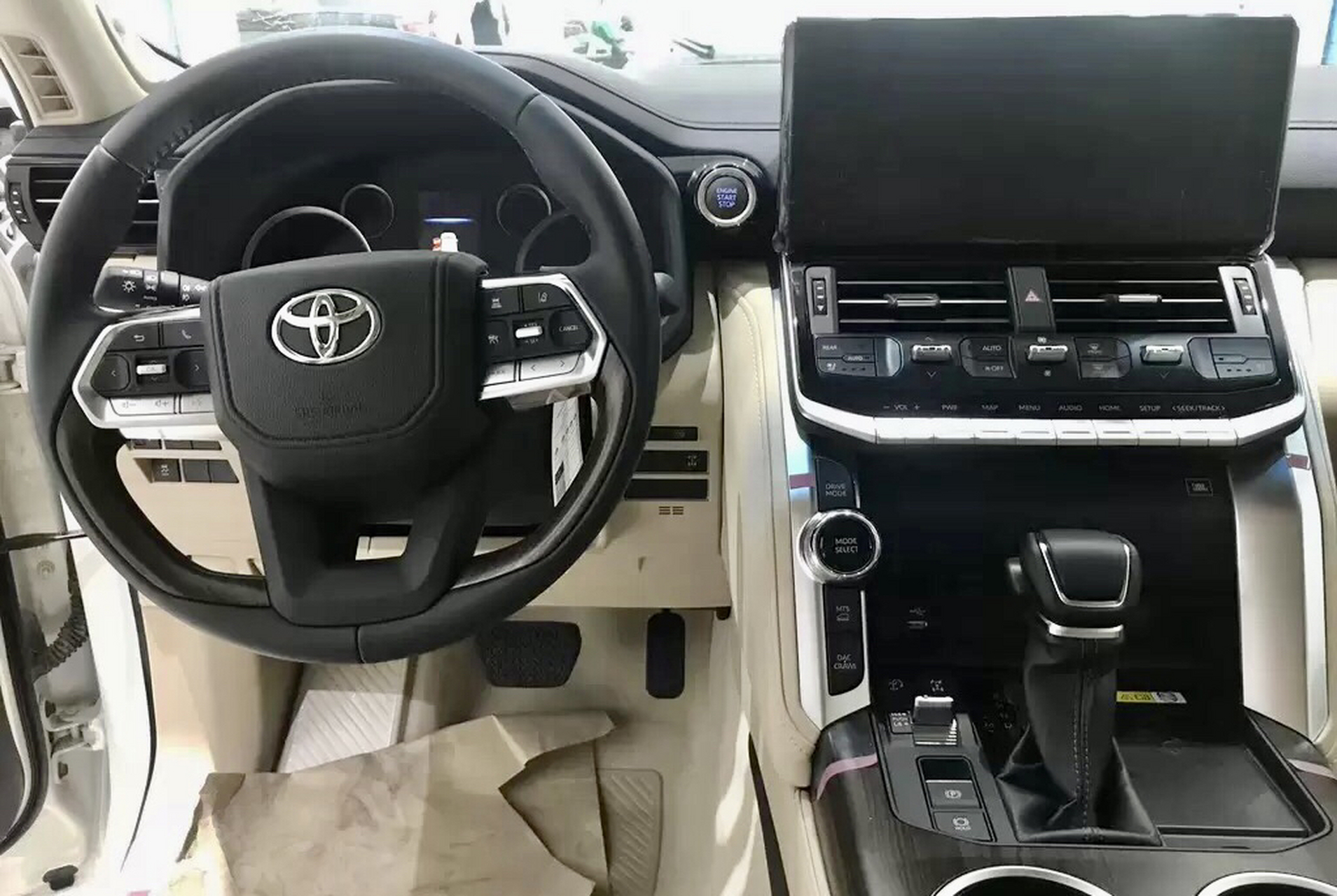 大气沉稳,外观圆润,看是温润尔雅,其实动力强劲,这就是丰田酷路泽lc