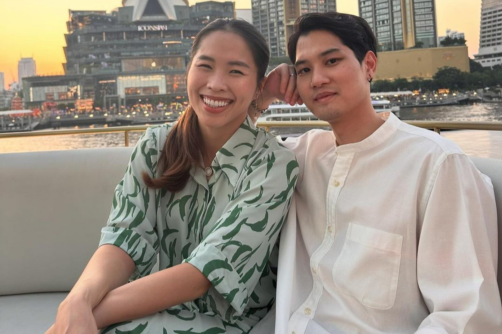 泰国羽毛球天才因达农在29岁生日时与男友在游艇上庆祝,引发网友关注