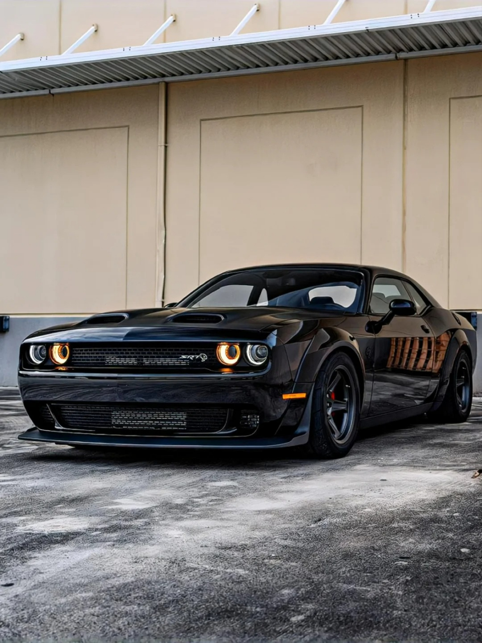 97道奇挑战者地狱猫 它绝对是性能车领域的一匹黑马!