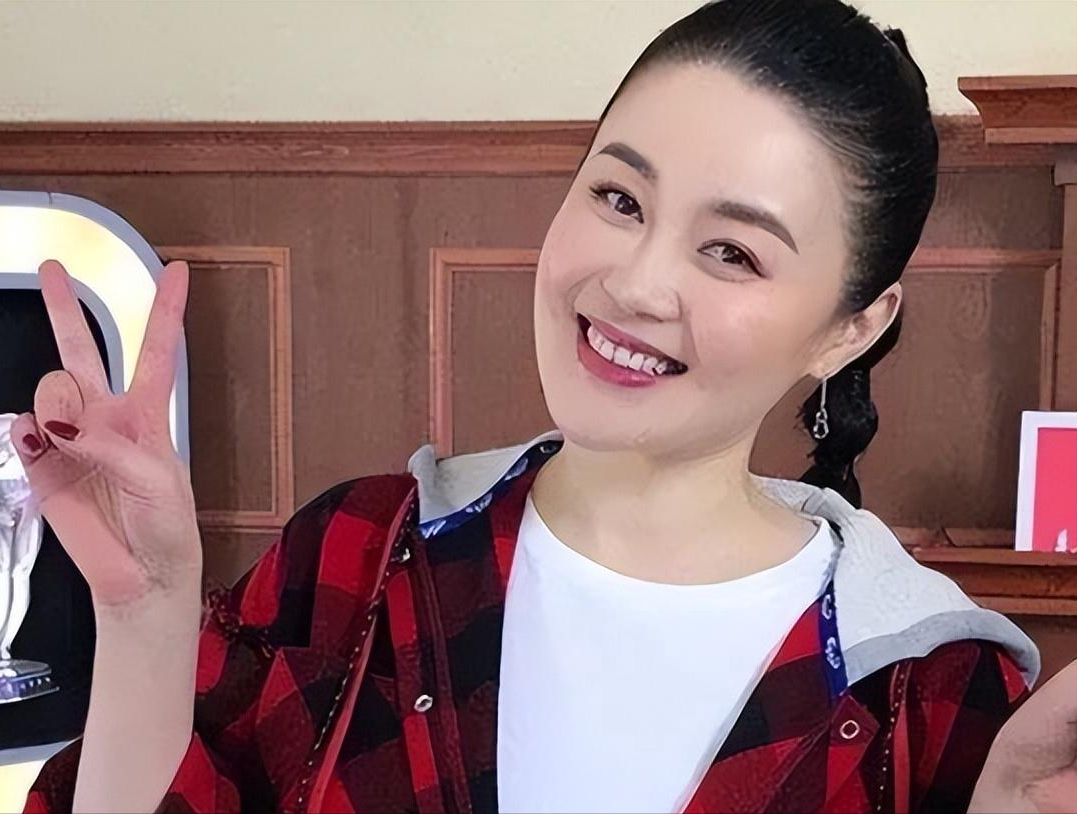 关婷娜:出演《乡村爱情》,荧幕上赵本山的御用媳妇,40岁还未婚