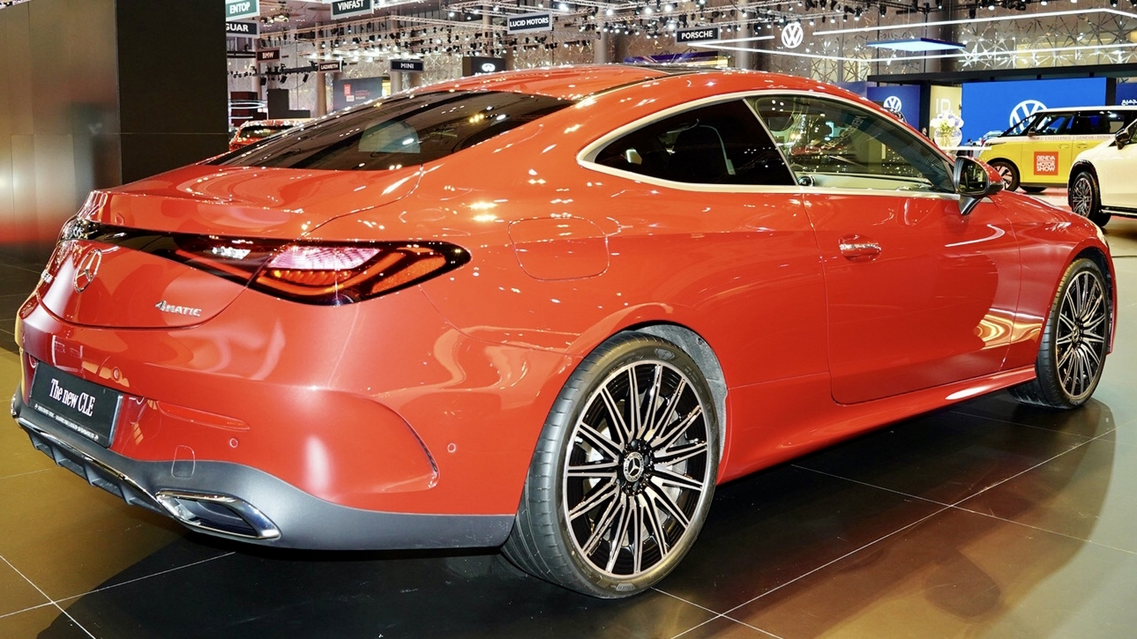 豪华兼大气,时尚兼运动,奔驰cle单开门运动轿跑展台车身外观实拍图