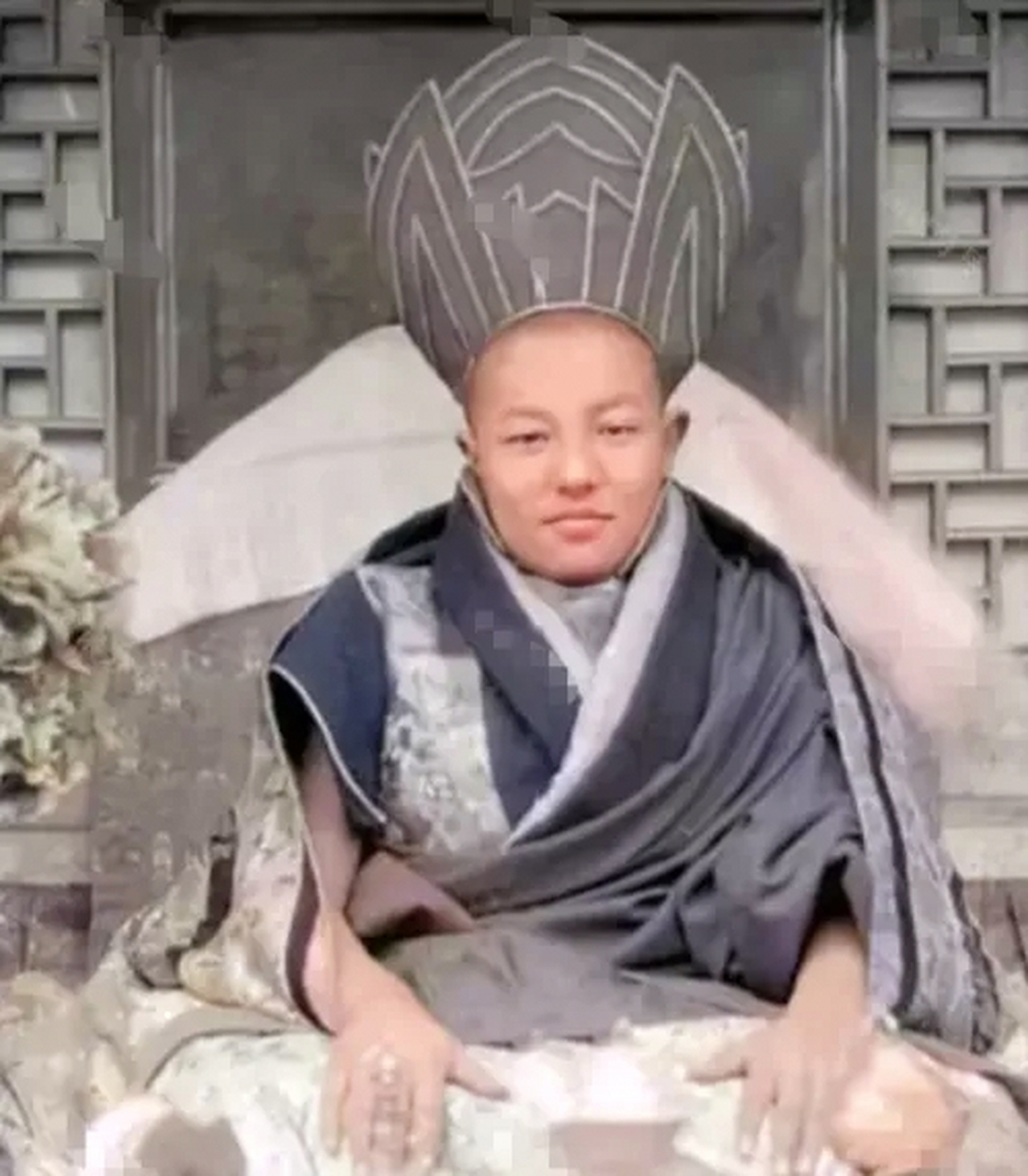 1943年,向国家捐献30架飞机,一万多张羊皮的五世嘉木样活佛——丹贝坚