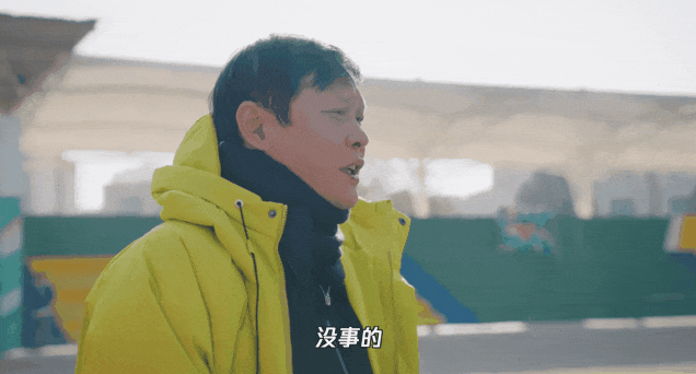 惊呆了踢足球的女生们也太帅了吧