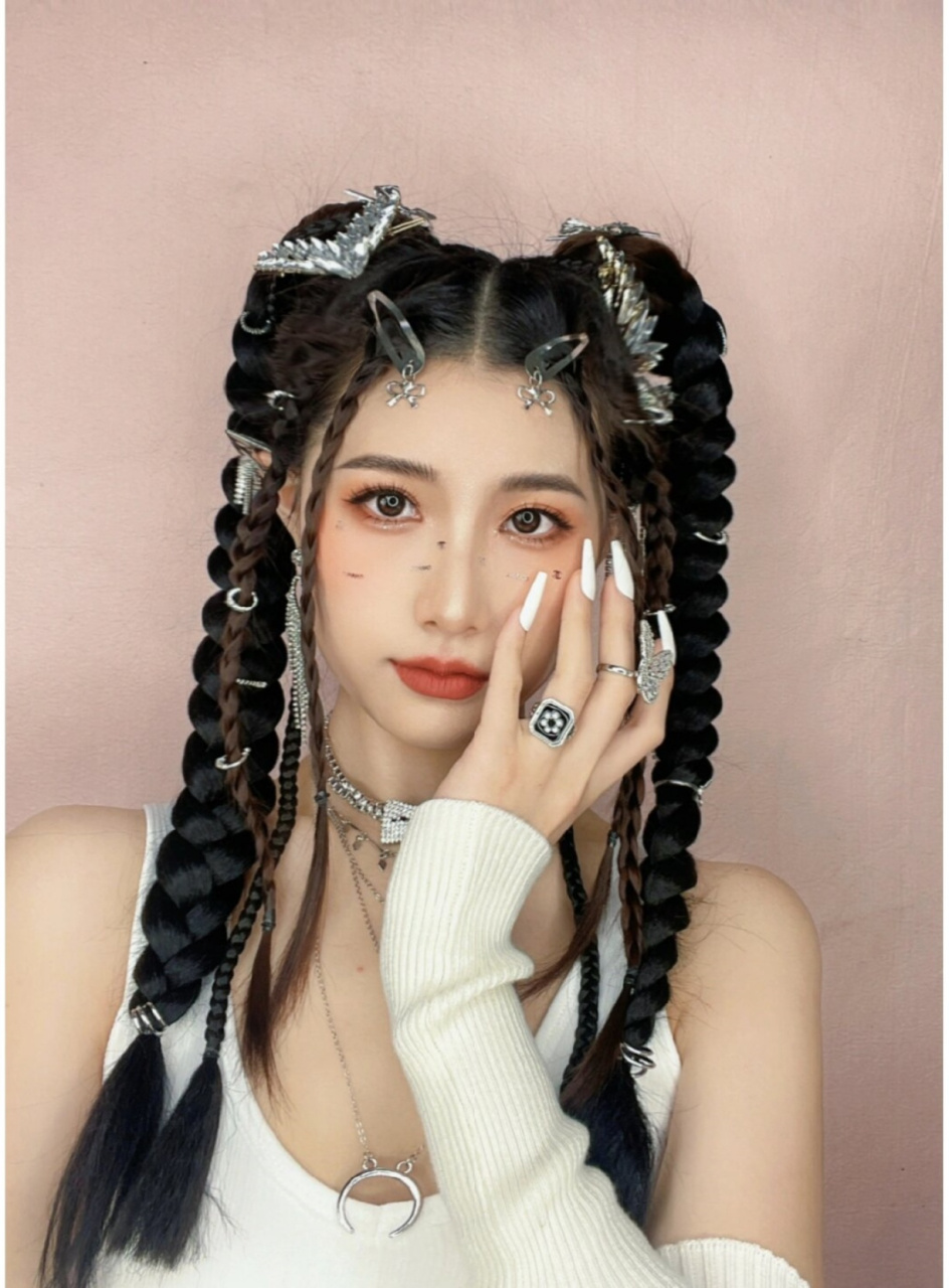 y2k千禧辣妹妆容分享～甜酷风太爱了  近日,睿美学新娘班课堂作品惊艳