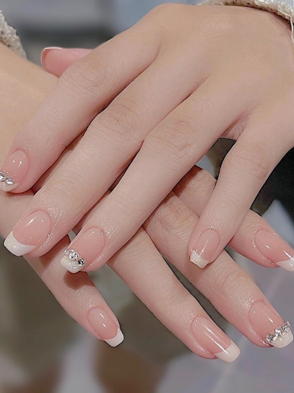 法式美甲: 简约才最美  💅🌹法式美甲:简约之美,指尖绽放的优雅