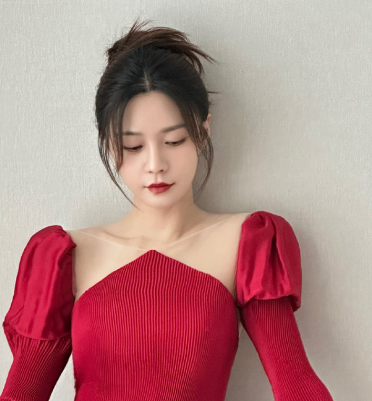 沈梦辰的红色礼服