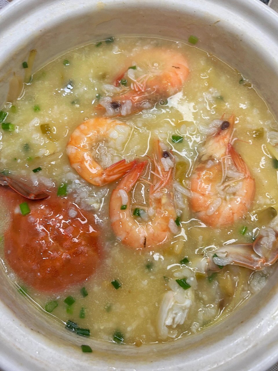 大冬天来一碗热气腾腾的海鲜粥来驱散寒冷  好久没有吃海鲜了,今天