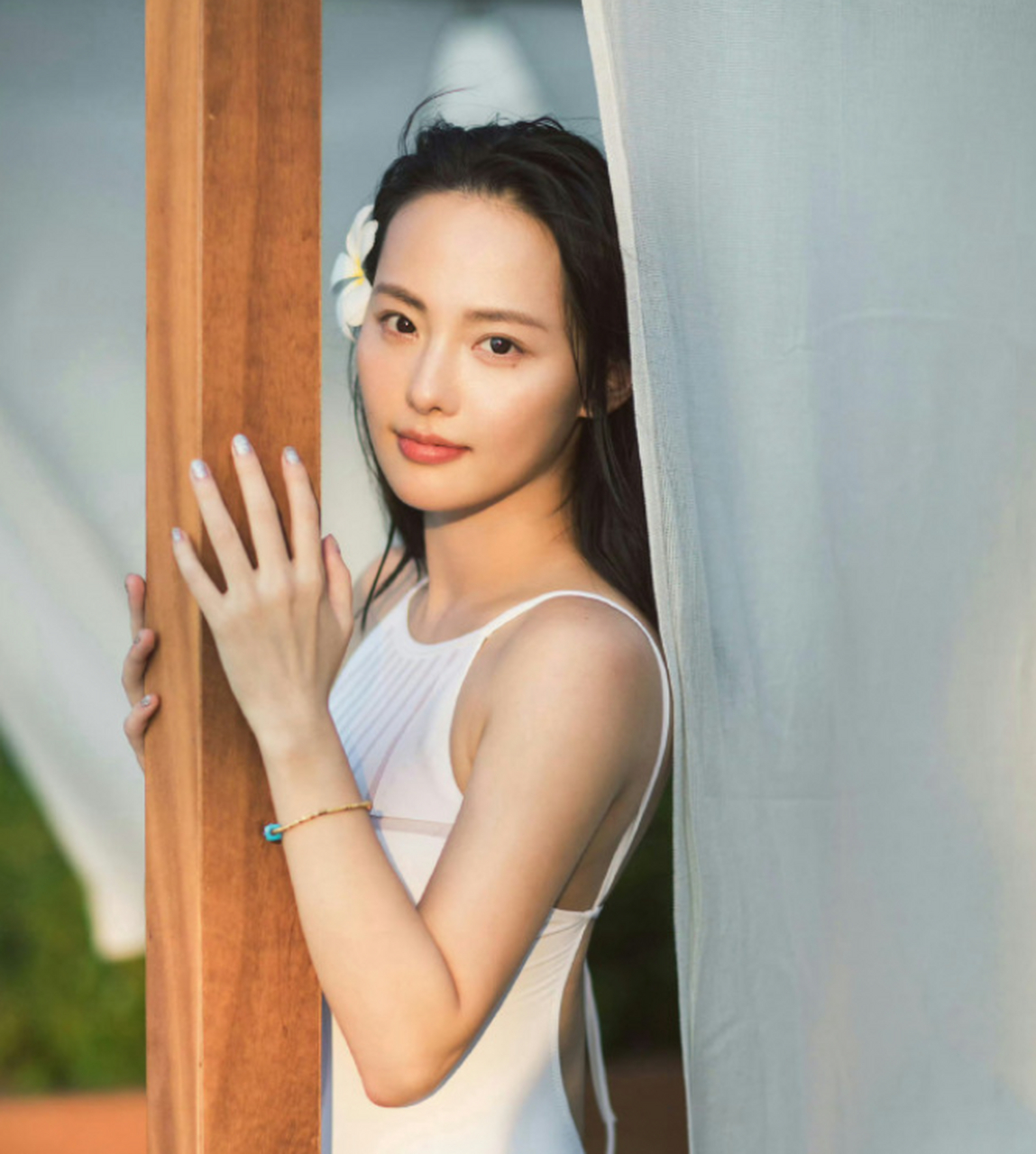 张嘉倪的泳装照