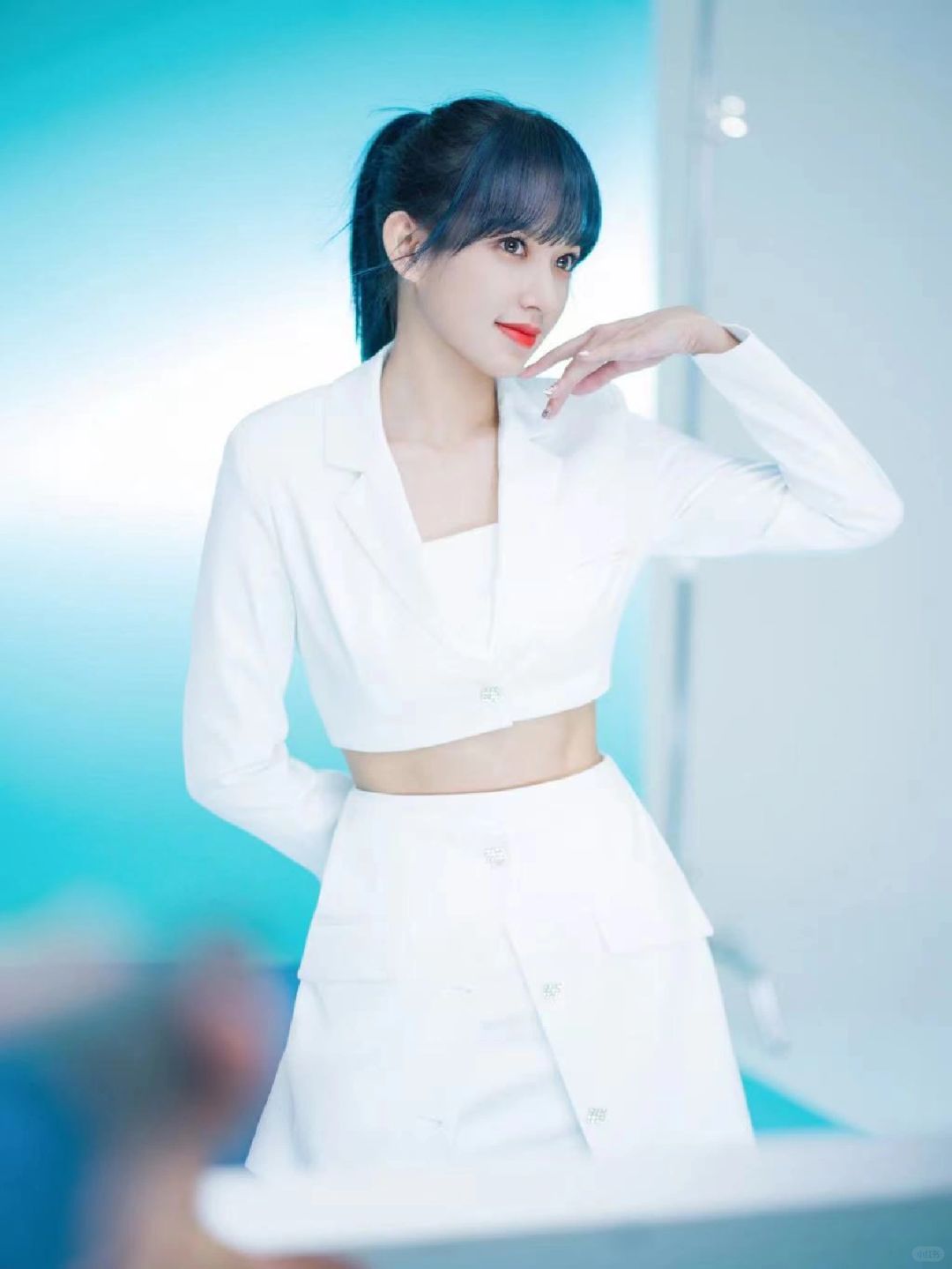 今天在网上冲浪时,偶然间看到了"程潇稀有图 壁纸"这个话题,顿时