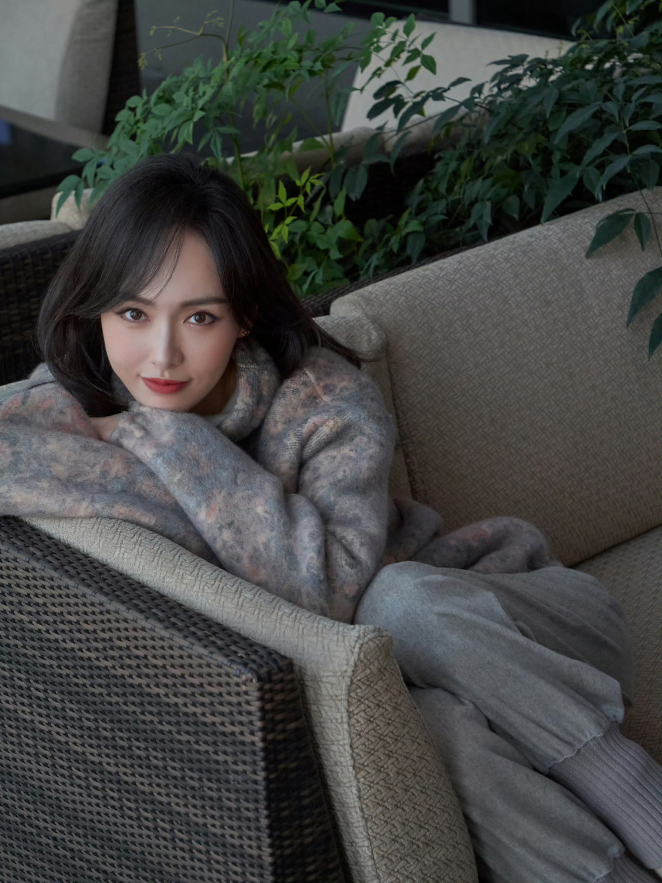 女明星怎么穿# #时尚穿搭# 时间过得好快啊,唐嫣也是四十岁的人了