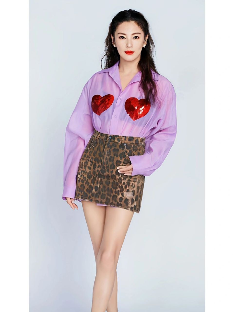 在网上看到一组张雨绮的美图,真是让人眼前一亮!