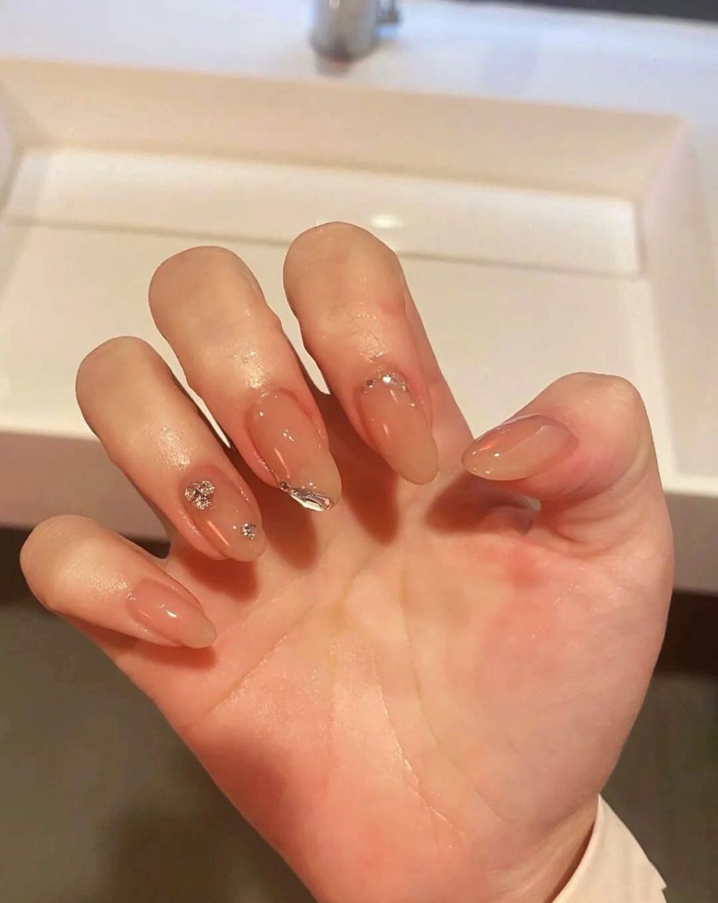 夏天美甲合集  夏天,小仙女们是不是都想给自己的指尖换点新花样呢?