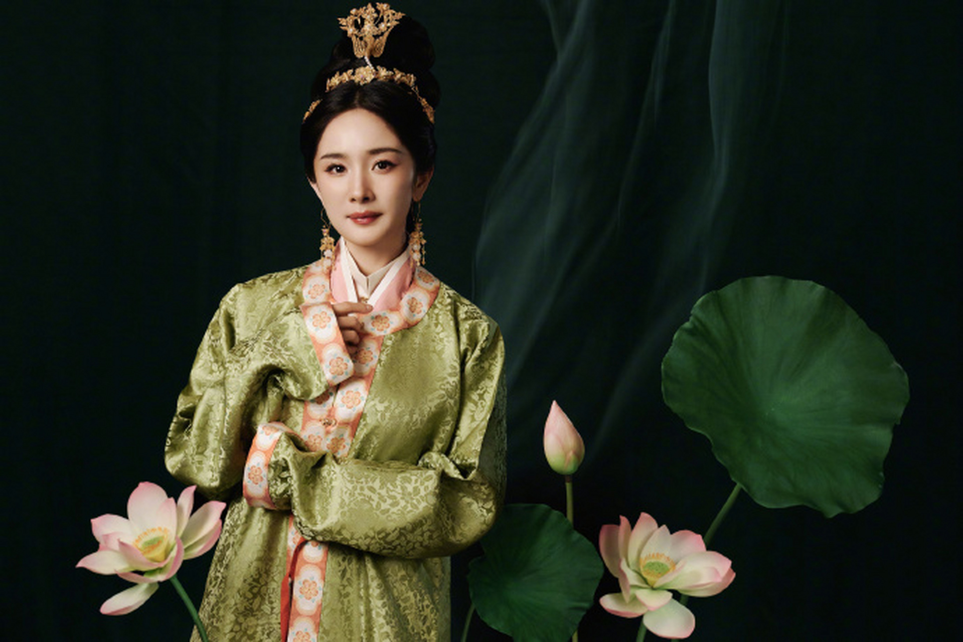 你们的白浅上神回来了,河南卫视春晚,杨幂切换唐宋明三个朝代的服装