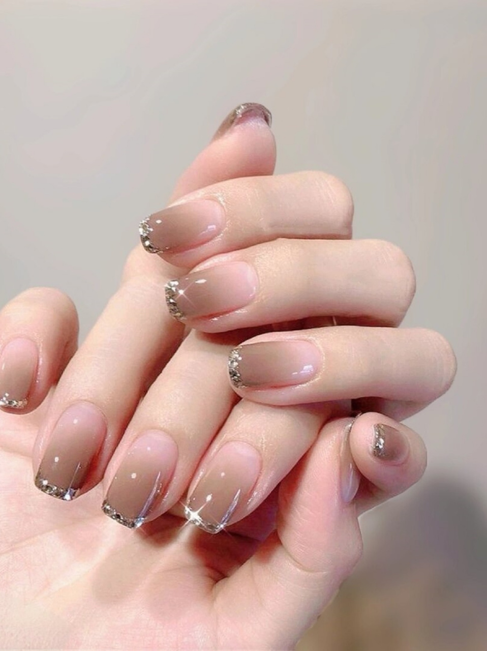 法式美甲: 简约才最美  9795法式美甲:简约之美,指尖绽放的优雅