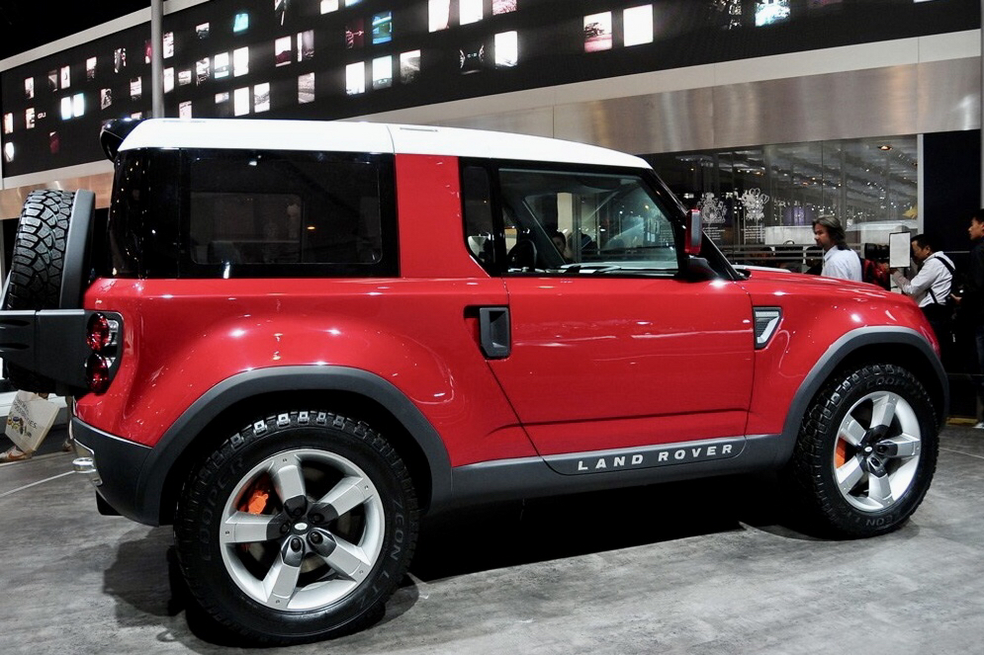 紧凑版路虎卫士——路虎dc100,外观小巧可爱,单开门,前脸一样霸气