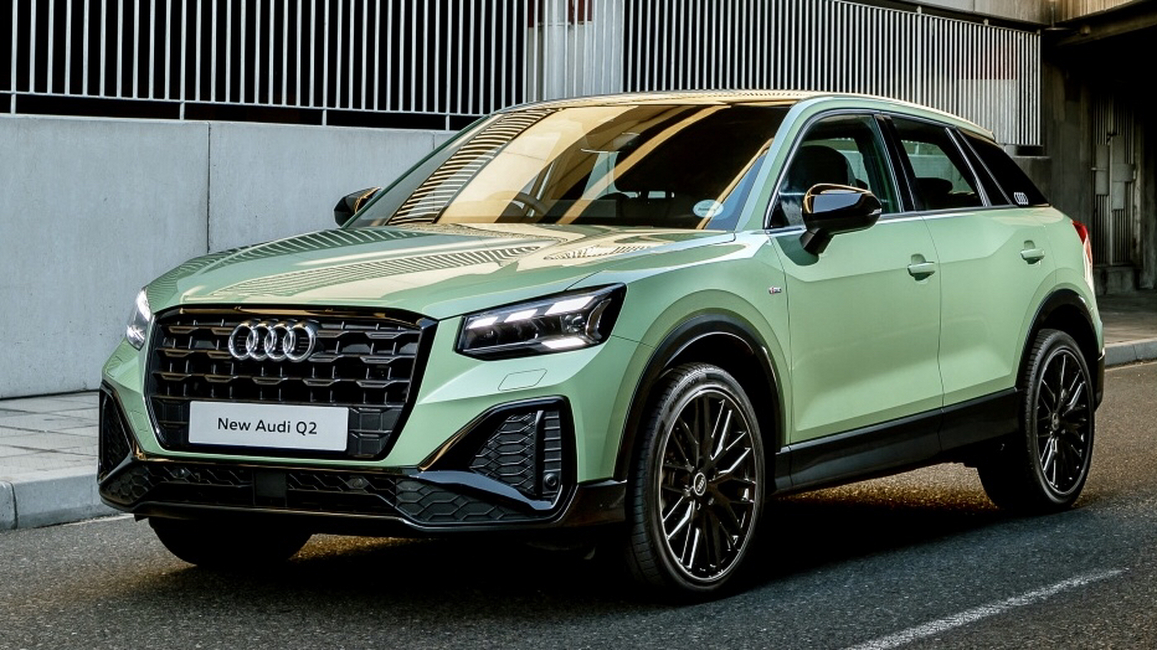 全新奥迪q2,一款紧凑型,经济实用型suv,靓丽精致的外观比较合适追求