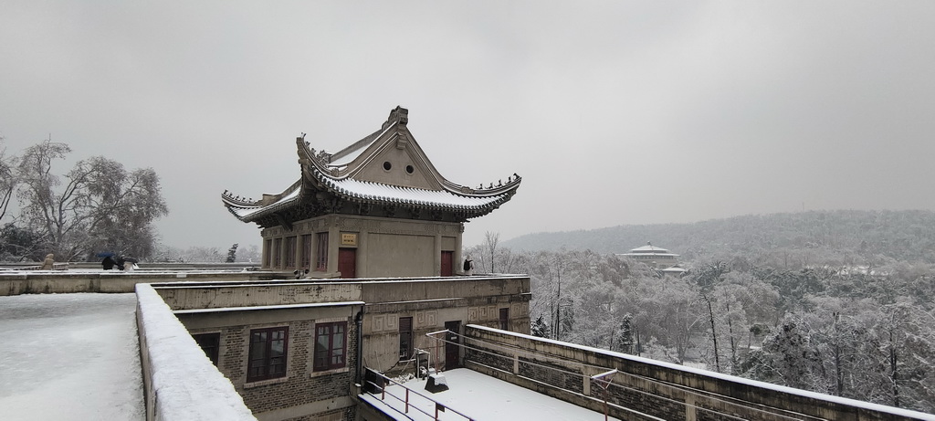 武汉大学雪景尾音不经意间,新华网