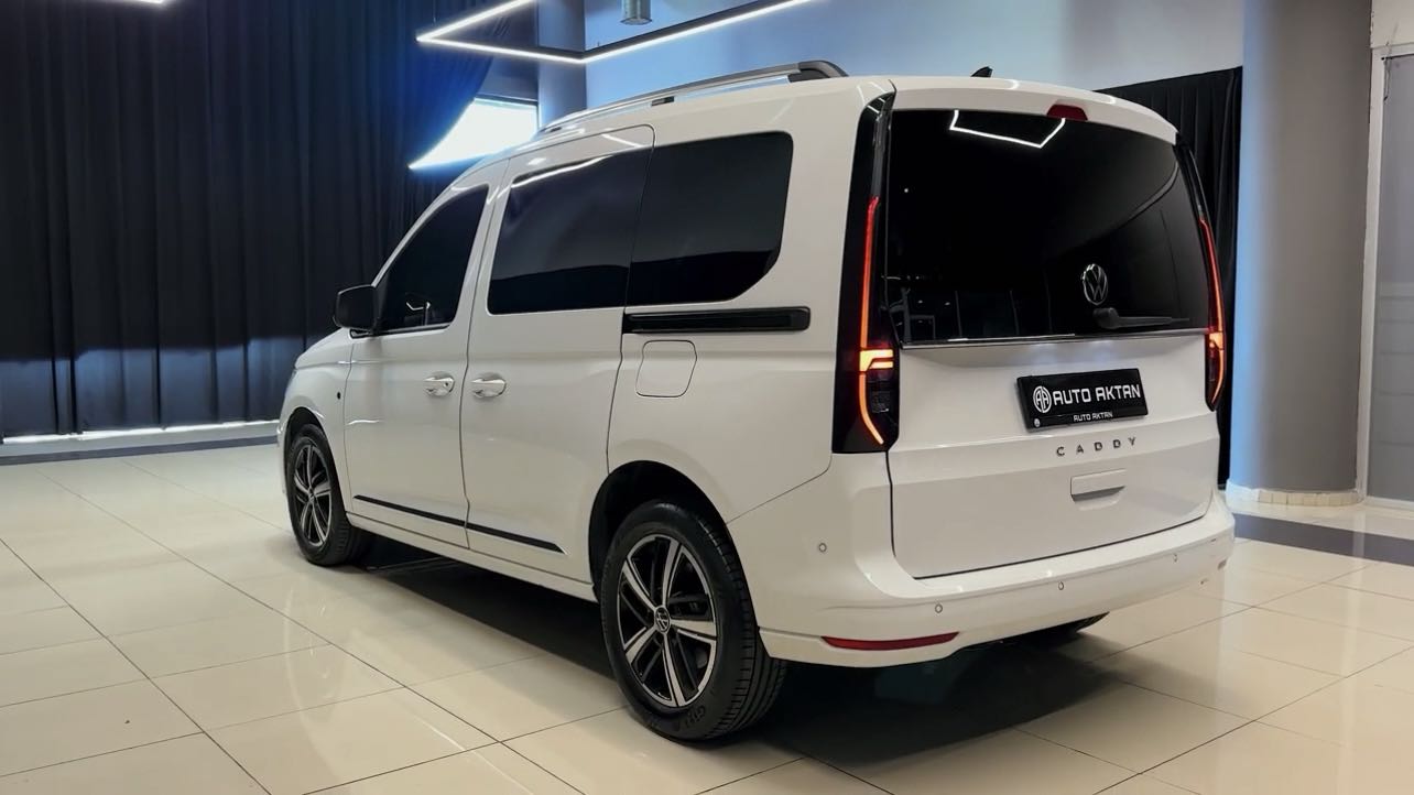 12万!大众开迪登场,全新mpv配折叠桌 侧滑门,家用拉货两不误