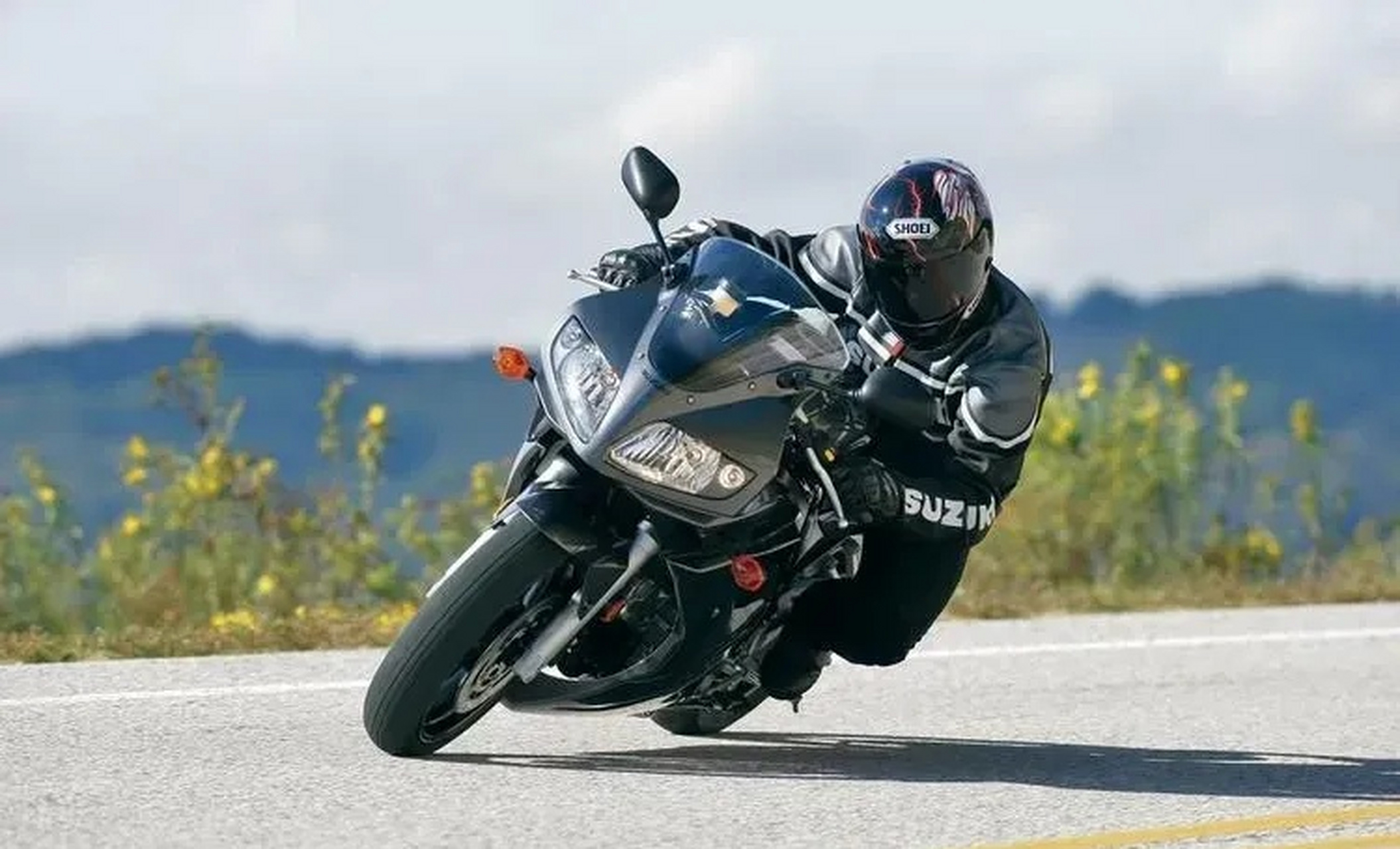 最近,知名学者李稻葵,在一次公开的演讲中谈到禁摩的时候,激动了.