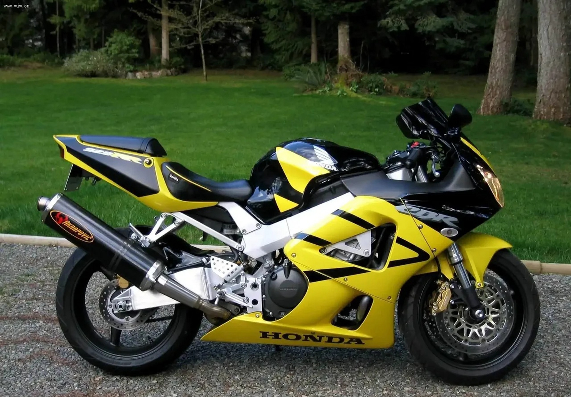 最近,知名学者李稻葵,在一次公开的演讲中谈到禁摩的时候,激动了.