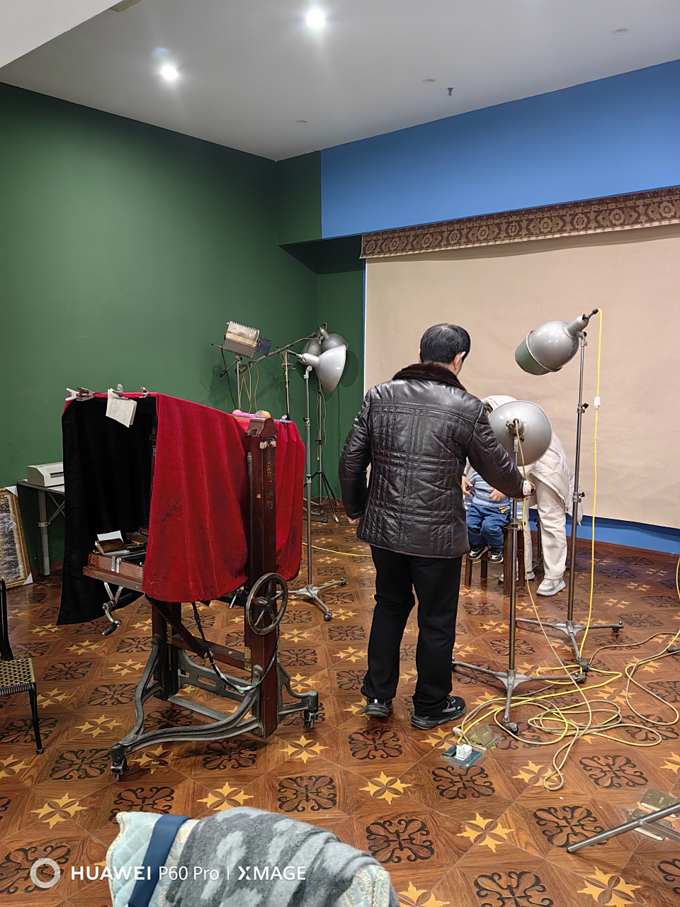 东风照相馆是合肥市仅存的一家可以拍黑白照的老照相馆了,据说它的