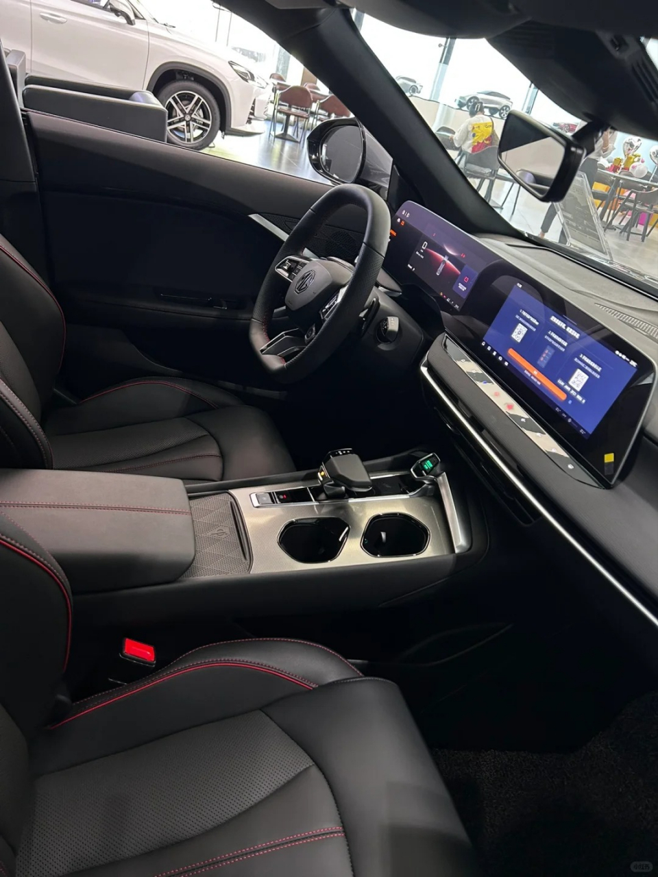 07 名爵7 mg7顶配版,灰色外观搭配黑色内饰,简约而不失高级.