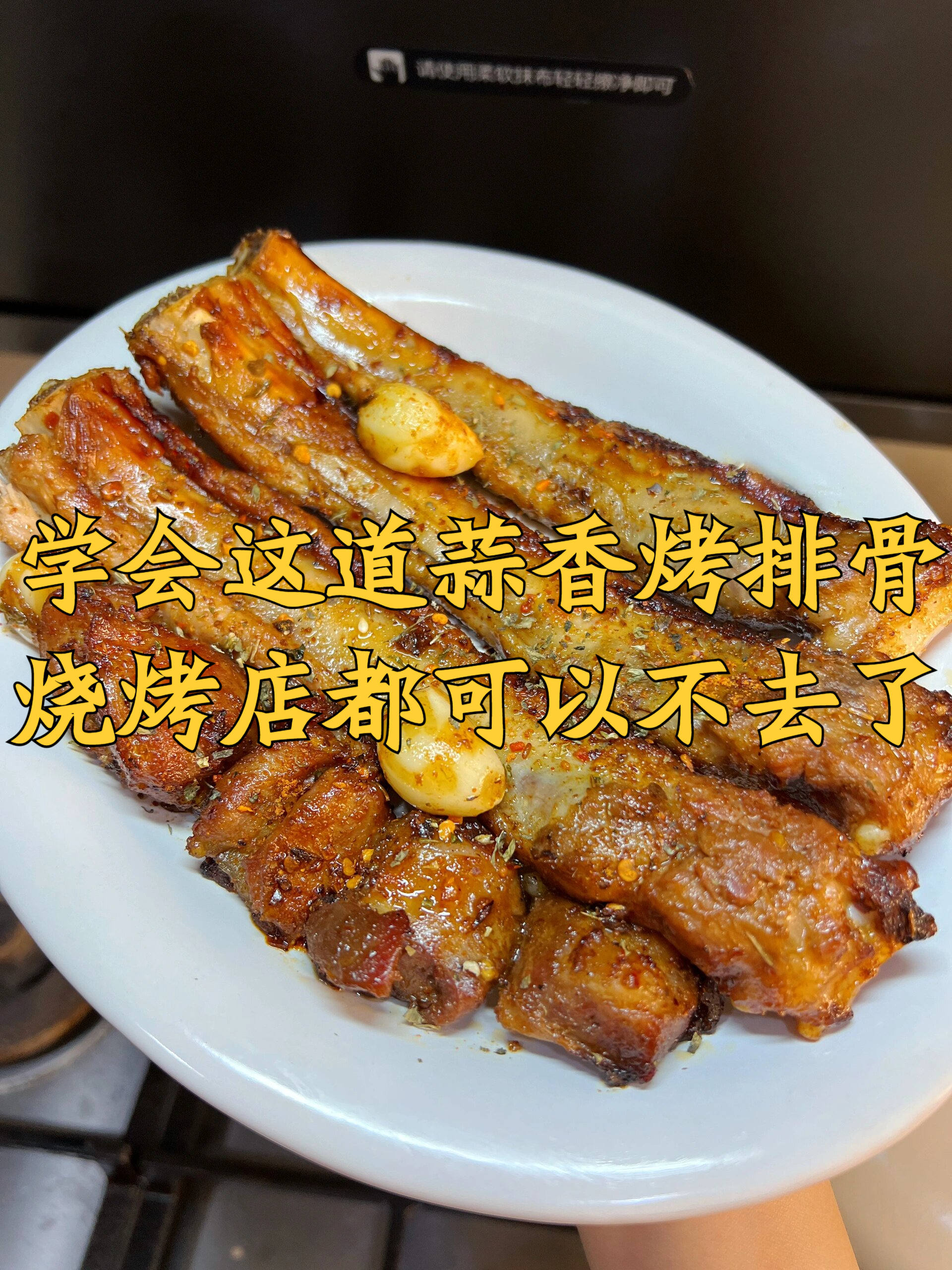 每次带着妈妈出去吃烧烤,她总是嫌弃外面的食物又贵又不干净,总是念叨