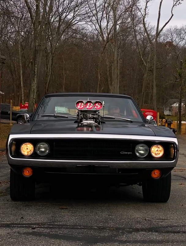 硬汉代表车型之一1970道奇charger