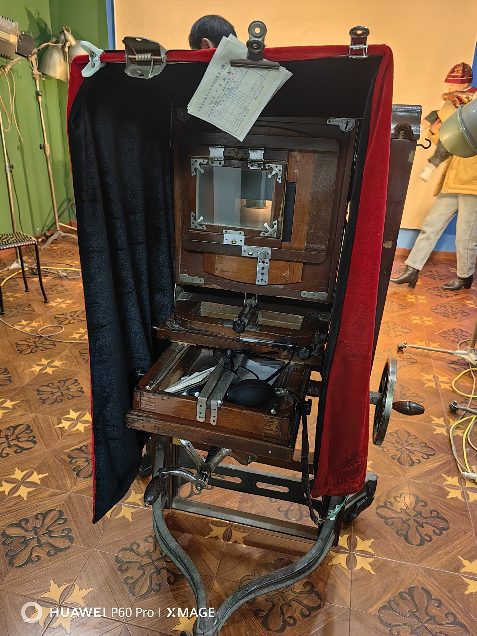 东风照相馆是合肥市仅存的一家可以拍黑白照的老照相馆了,据说它的