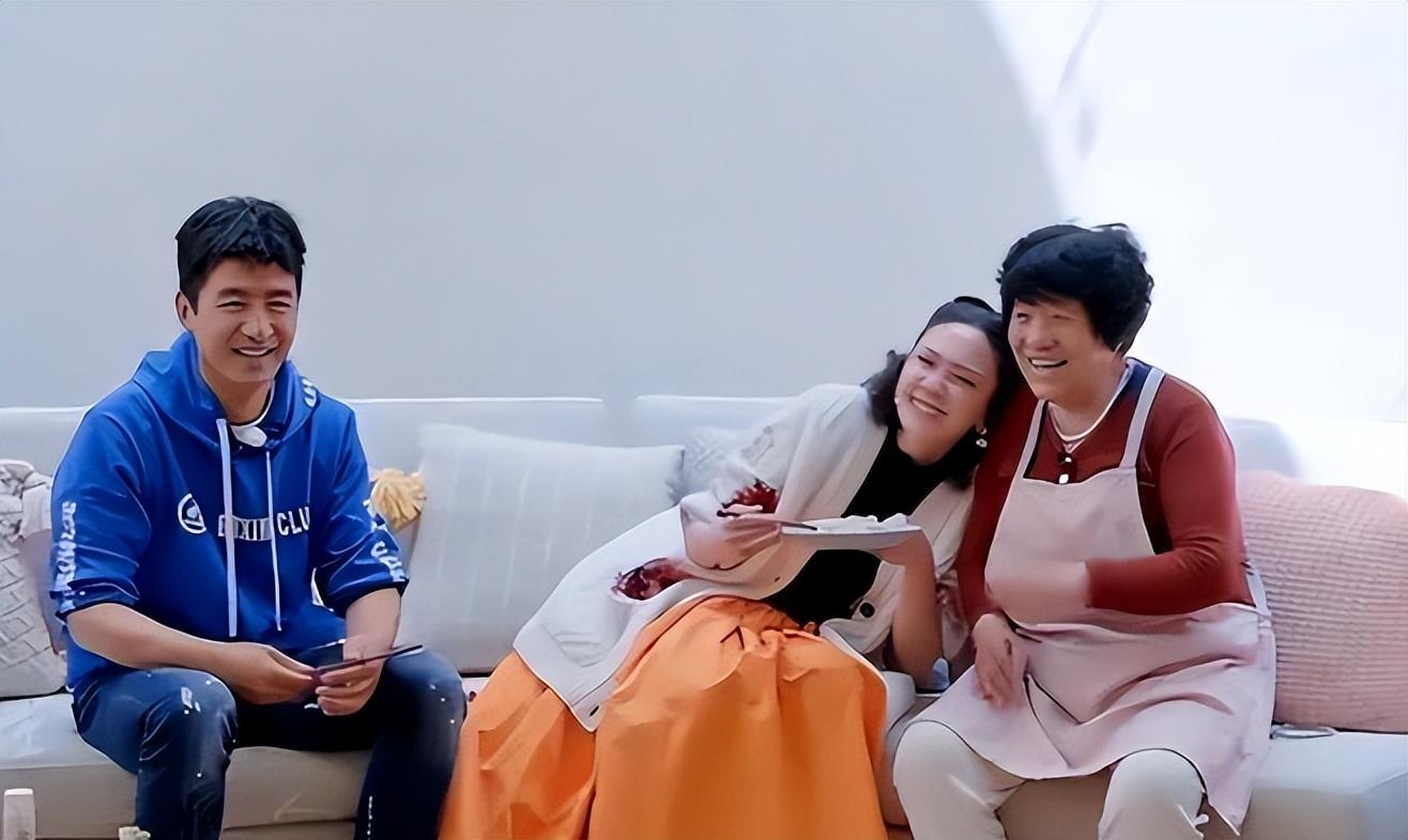 郭晓东放心不下老母亲腊月26一家三口回山东农村老家陪娘过年