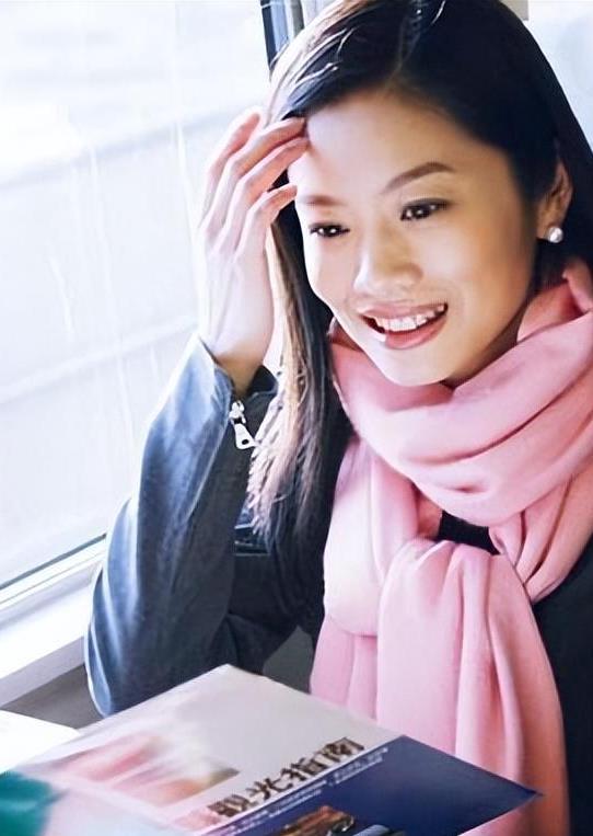 凤凰卫视主持人曾子墨:嫁单位领导4年生2胎,如今活成人生赢家