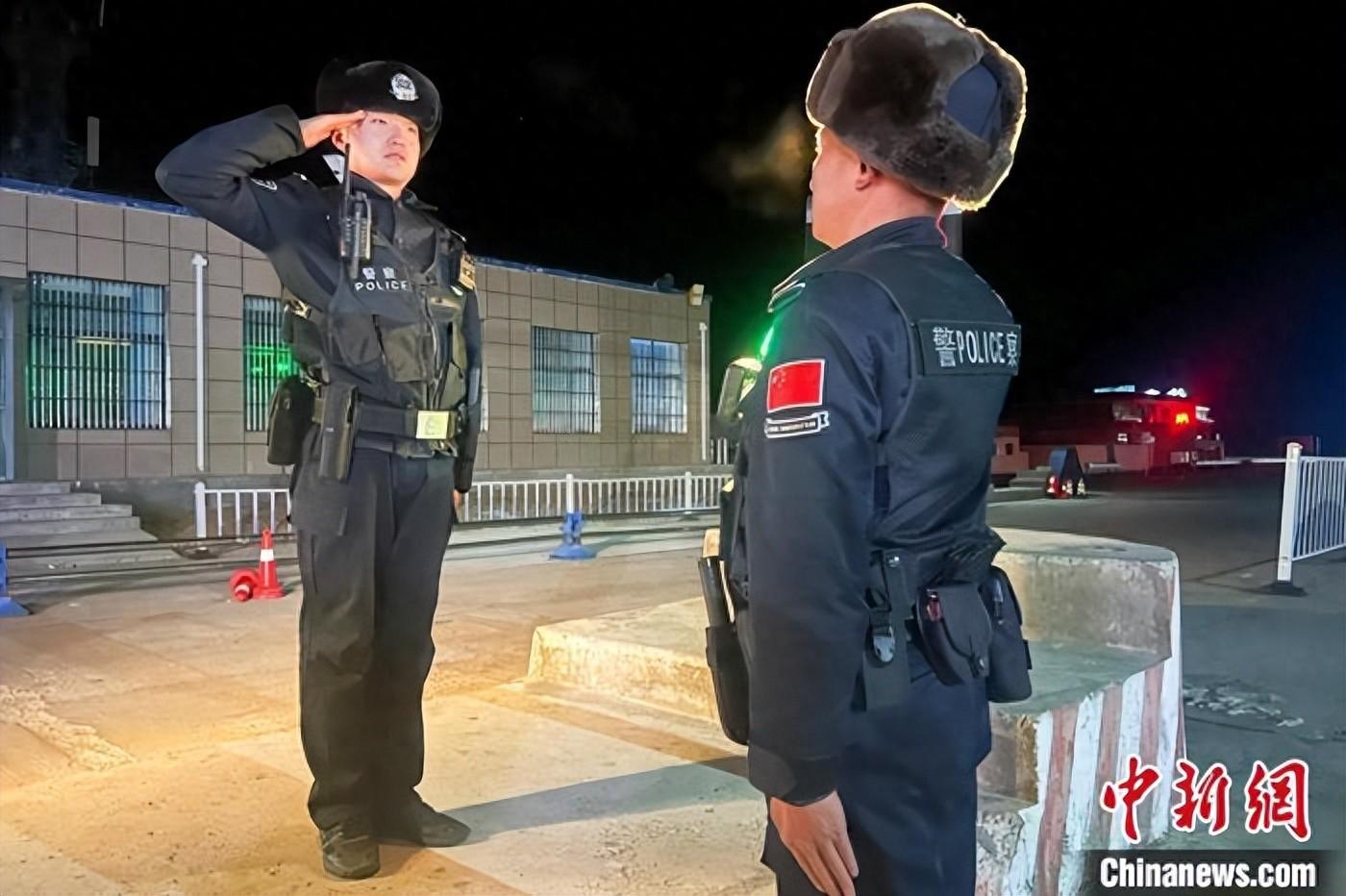 移民警察制服图片