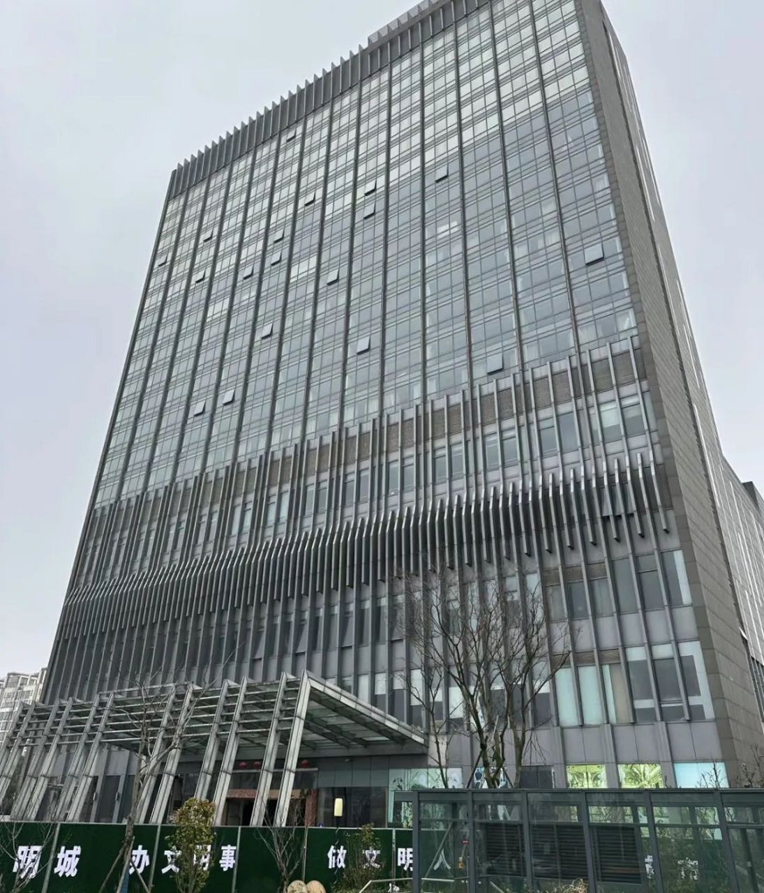 宁波伟立索菲特大饭店作为知名酒店,近期处于摘牌停业装修中,有消息称