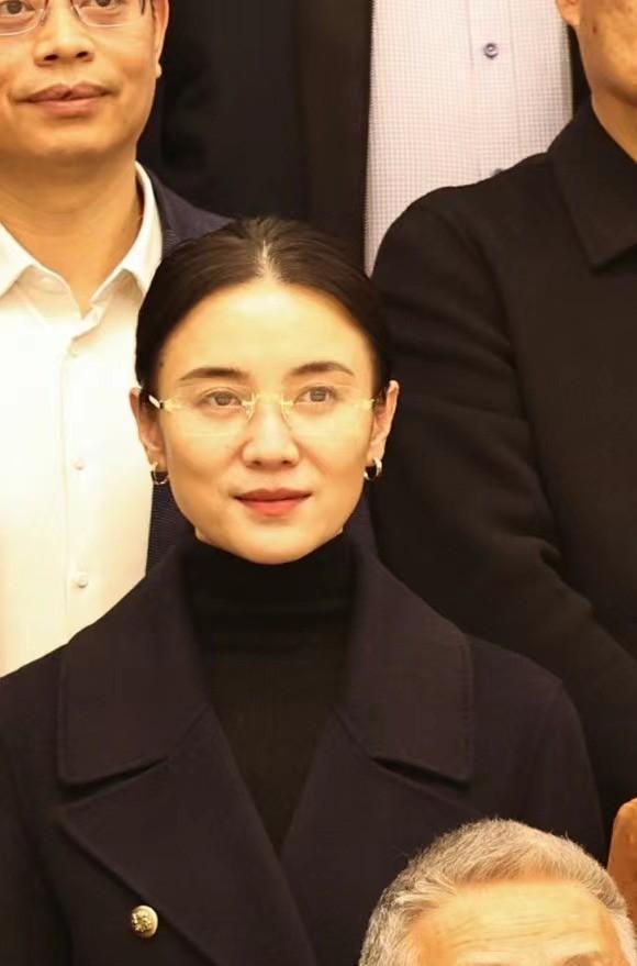 这一次,人民大会堂要求明星素颜上阵,无滤镜暴露明星真实状态