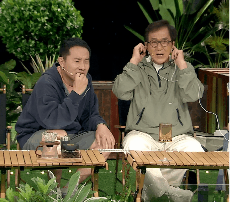 从一个乡村孩子,到成龙演双簧的搭档,徐志胜的走红靠的不是运气